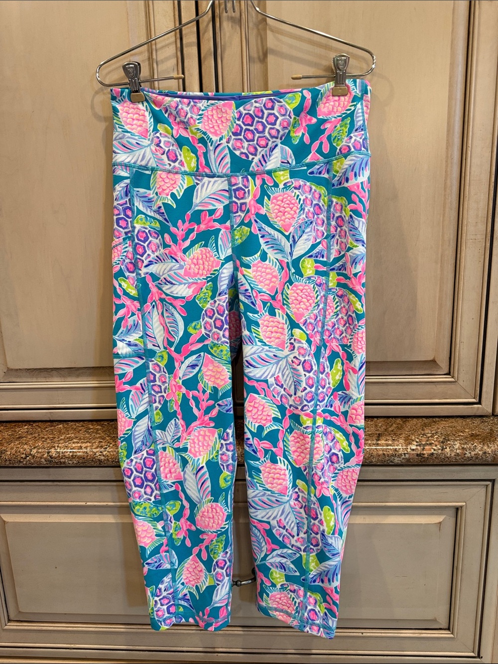 Lilly Pulitzer Luxletic - Weekender High-Rise Crop Leggings - Teal, Pink & Lime